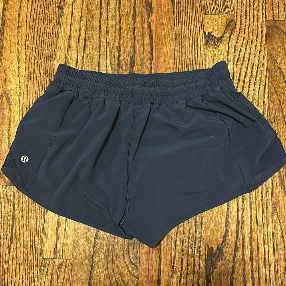 Lululemon hotty hot shorts size 8 regular 2.5 inch inseam navy